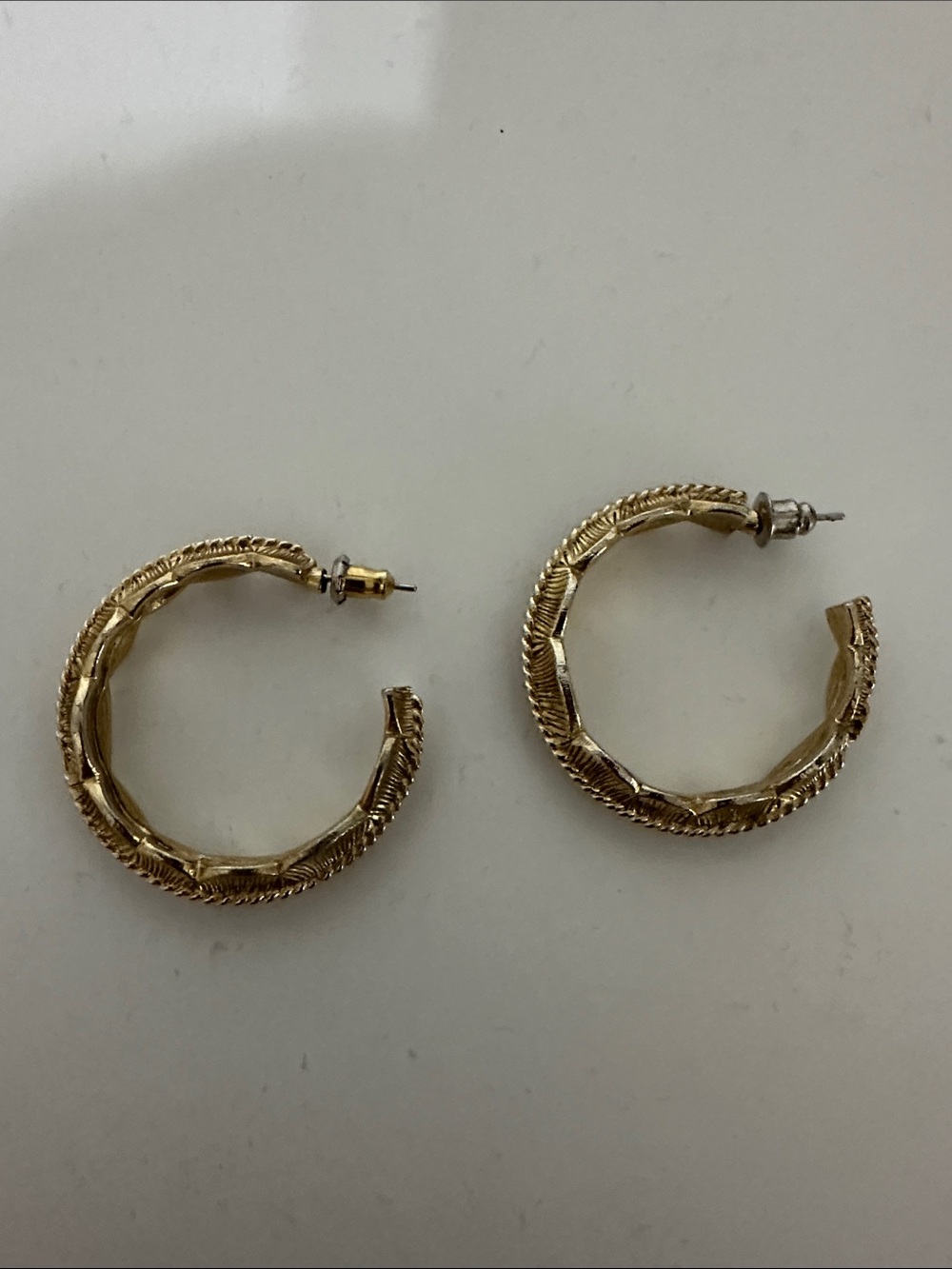 Source Unknown Gold Tone Textured Braided Hoop Earrings 1.25 inches Post Backs